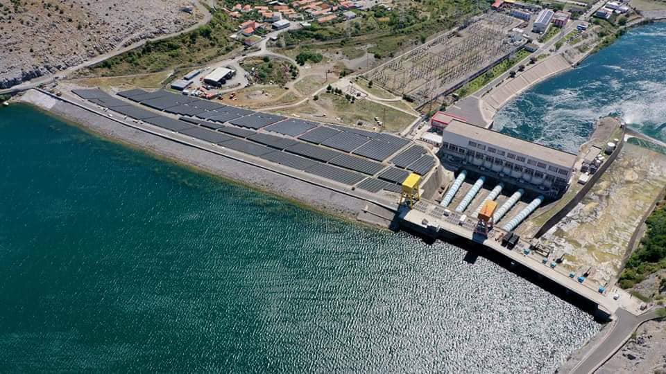 Rama jep lajmin: KESH do të nisë të prodhojë energji elektrike nga centrali fotovoltaik i Vaut të Dejës