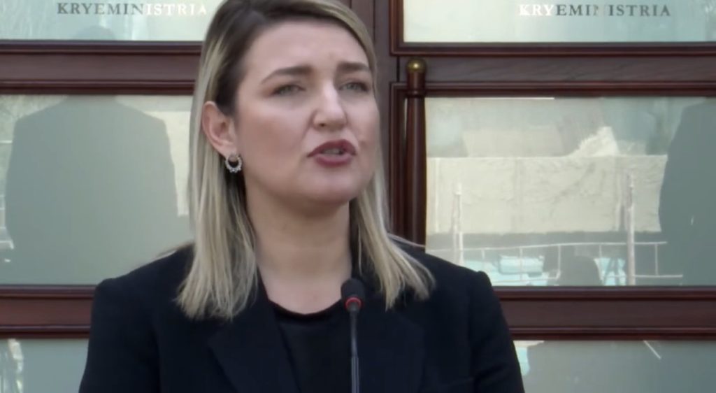 Ministrja e Kulturës shpjegon kriterin e ri :Drejtori i ri i TKOB duhet të ketë edhe Master në Ekonomi