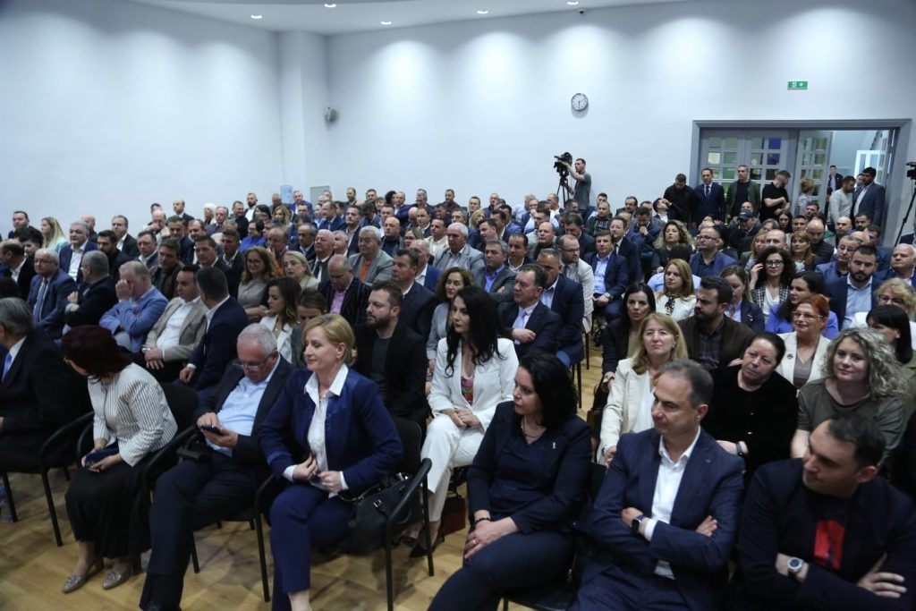 / Zbardhen emrat e 36 deputetëve që nuk morën pjesë në mbledhjen e Këshillit Kombëtar të thirrur nga Komisioni i Rithemelimit