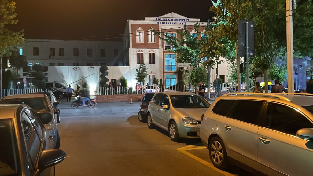 U plagos nga kolegu me armë zjarri, ndërron jetë efektivi i policisë