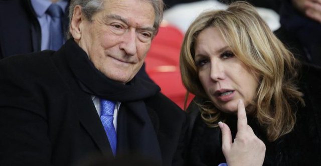 Evi Kokalari ‘e çmendur’ pas Berishës/ Stampon fytyrën e tij në filxhanin e kafes (FOTO)
