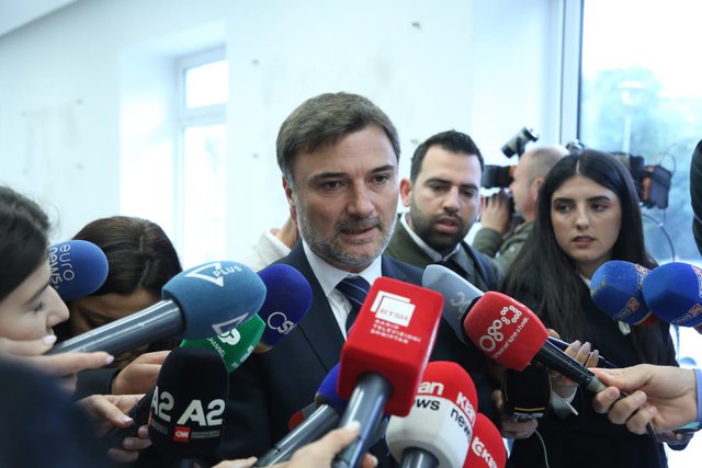 “E ça pastaj?”/ Kuvendi i PD e shkarkoi, Alibeaj thërret grupin: Kush s’më njeh? Rithemelimi?