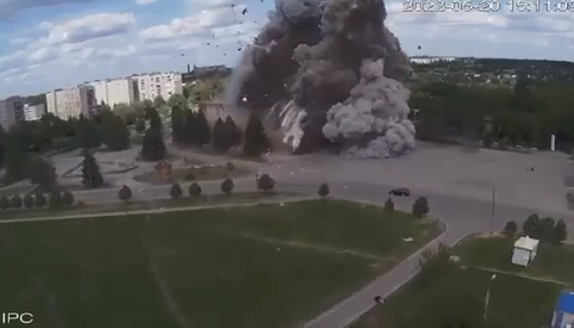 Sulm me raketa në mes të qytetit në Ukrainë, Zelensky nxjerr me urgjencë pamjet: 7 viktima, përfshirë një fëmijë