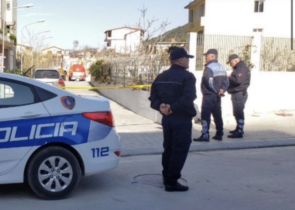 EMRI/ I dënuar me tre vite burg për plagosjen e një personi, policia arreston 27-vjeçarin në Tiranë!