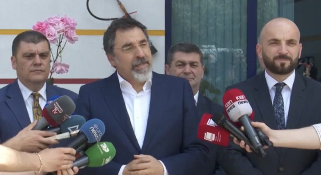 Ministri i Brendshëm  tregon se çfarë do të ndodhë me huliganët e dhunshëm në finalen e Conference League..