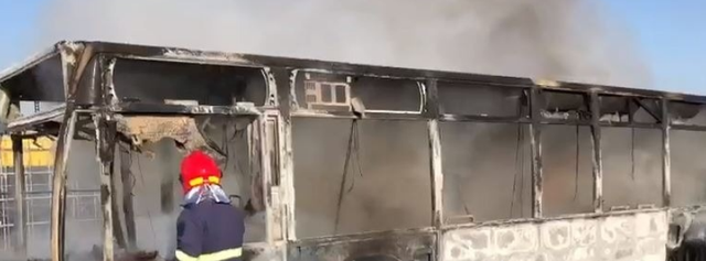 Flakët bënë shkrumb e hi autobusin, si shpëtuan punonjësit e fasonerisë