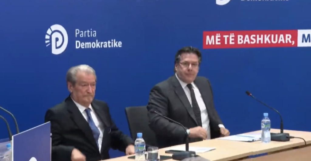Berisha  flet para anëtarëve të Këshillit Kombëtar ‘për betejën më të paparë në Shqipëri’