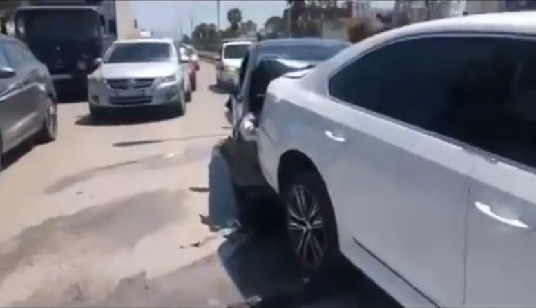 Aksidenti në autostradë përplasen  shtatë makinave