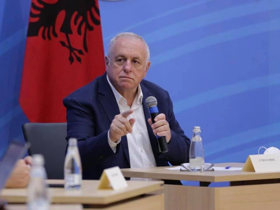 Shtyrja e seancës plenare, reagon deputeti i PD: Vendim arbitrar! Përpjekje për t’i mbyllur gojën parlamentit