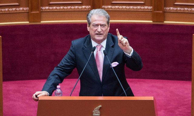 Berisha në merak për gardistët e parlamentit: Tu ndërtohet një strehë