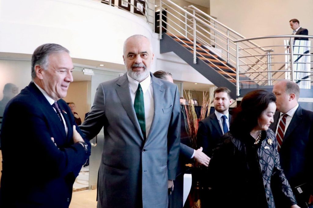 FOTO/ Kryeministri Rama zbulon çfarë bisedoi me Mike Pompeon: Folëm për lidhjen e ngushtë mes Shqipërisë dhe SHBA-ve