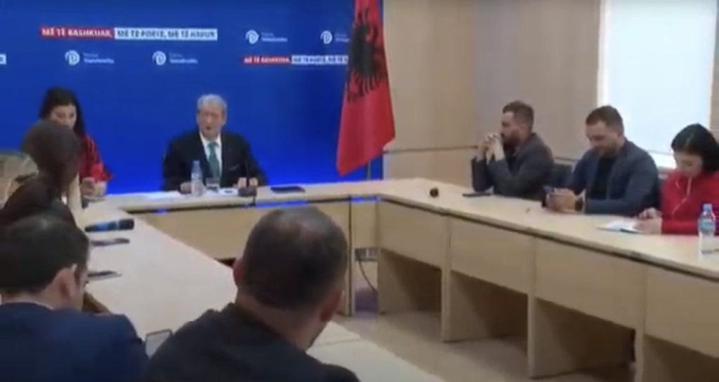 Berisha akuza ndaj kryeministrit: Po bën lojë të dyfishtë me Ukrainën!