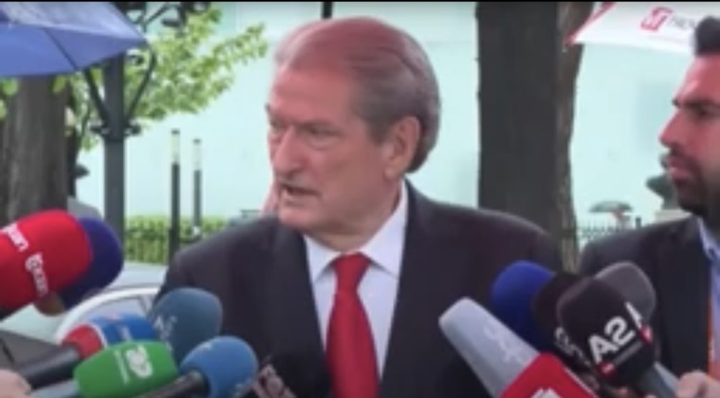 Berisha pas kërkesës së Presidentit Zelensky drejtuar Parlamentit shqiptar: Me urgjencë të anulohen vizat për çdo qytetar rus që kërkon të hyjë në Shqipëri