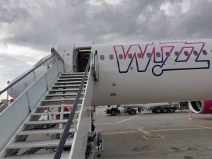 Avioni i “Wizz Air” u godit nga rrufeja? Qytetarja: Ishte shpërthim i fuqishëm