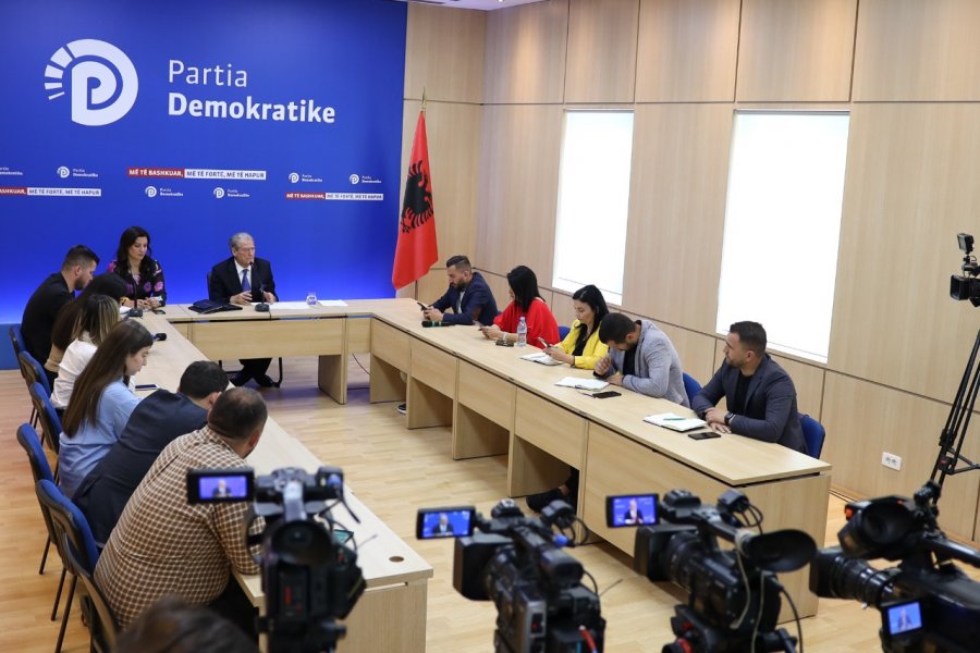 Berisha: Baxhanaku i Ramës, Armando Frangu ka marrë dhjetëra tendera