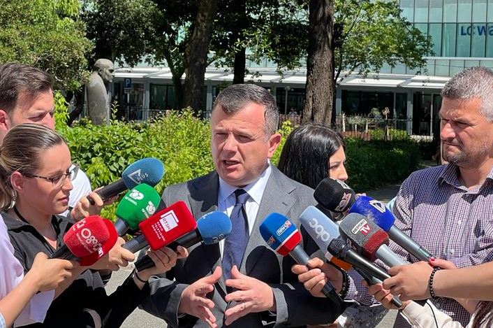 Emri i tij mori firmën e Sali Berishës për Autoritetin e Dosjeve, PS paralajmëron rrëzimin e kandidaturës së Simon Mirakës