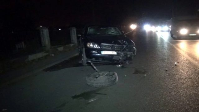 Aksident  në Rrugën e Kombit/ Makina nga Kosova merr para trajlerin, ka të plagosur