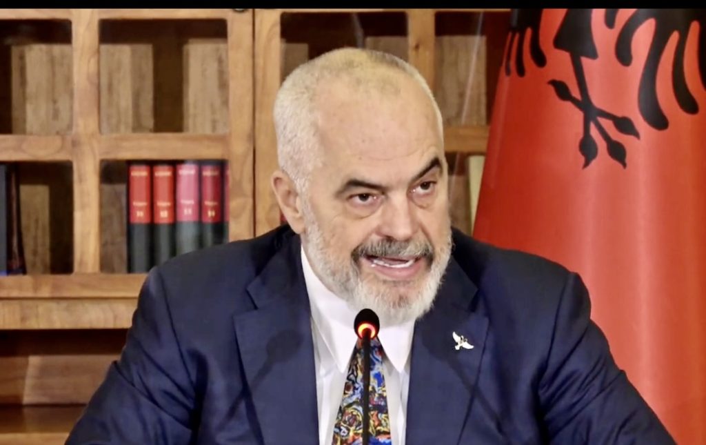 Rama apel bankave të pranojnë digjitalizimin: Nuk ndodh që të rritet çmimi i biletës për shkakun tuaj