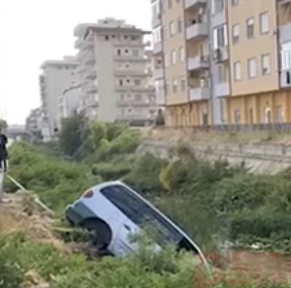 Aksident i rëndë në Lezhë, makina del nga rruga dhe përfundon në kanal. Dyshohet se një defekt u bë shkaktar që…