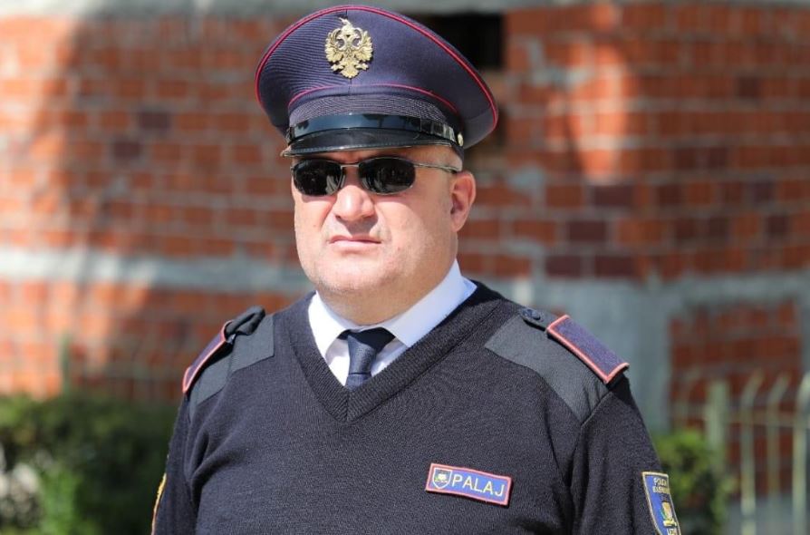 Kallëzohet penalisht Drejtori i Policisë Bashkiake, fyeu punëtorët që po hapnin kanalin e internetit
