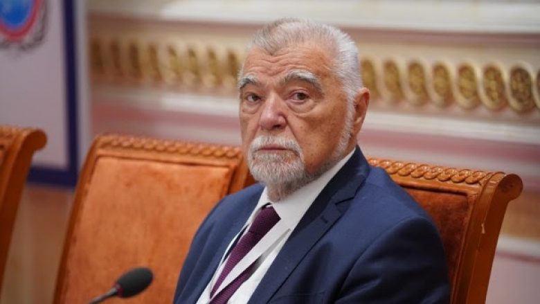 Ish-Presidenti kroat: Qeveria serbe do mundohet të ulet në dy karrige, njëra nga Putini, tjetra drejt Evropës