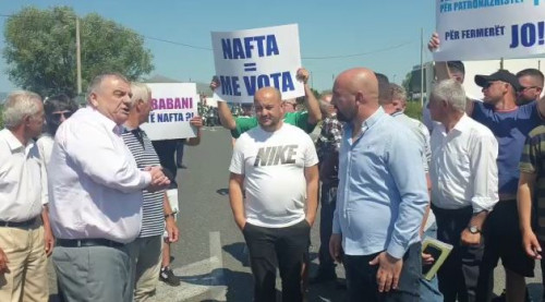 Fermerët e bashkisë së Vaut të Dejës në protestë: Subvencionet tona ia dhanë militantëve