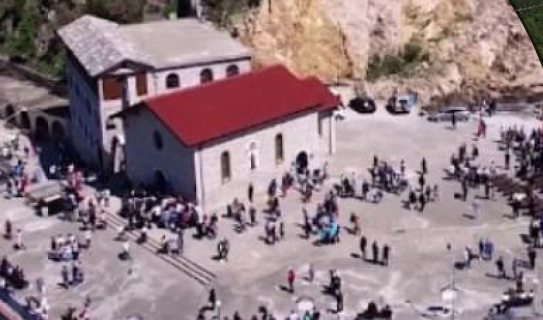 Sherr te kisha e Laçit, një person në gjendje kritike për jetën