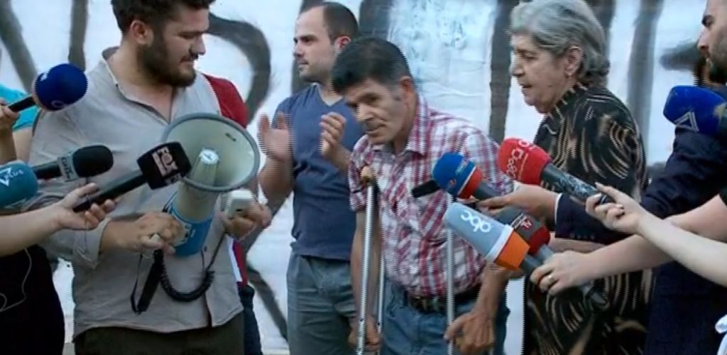 Invalidi në protestë për çmimet: Turp dhe qesharake!