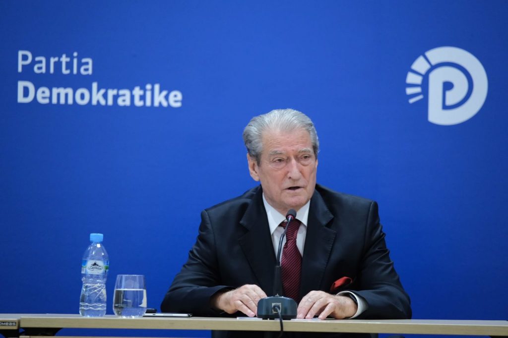 Berisha bën denoncimin e fortë: Qeveria ka ulur me 2% ndihmën ekonomike.