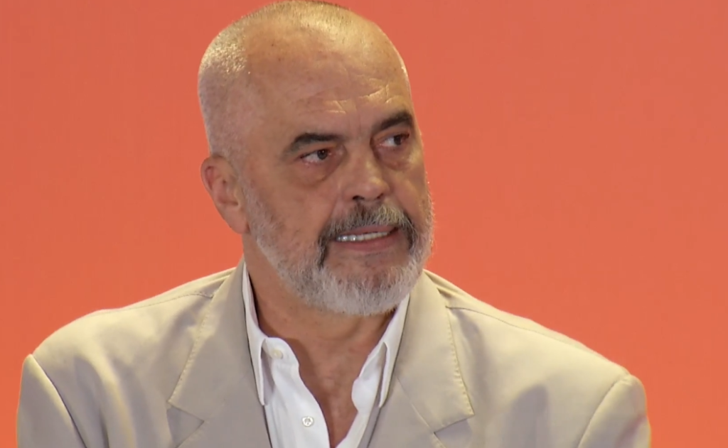 Rama batuta në Konferencën e parë Kombëtare të Antikorrupsionit : Nuk ju  martojmë dot  online