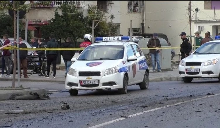 Kavajë, hidhet në erë me tritol makina e një polici