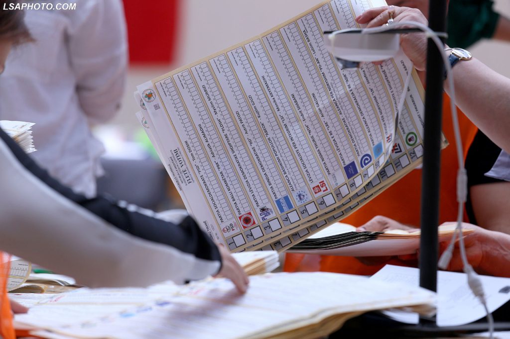 Zbardhen dëshmitë e numëruesve që manipuluan votat