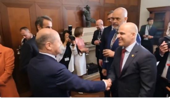 Batuta e Ramës me Kancelarin gjerman shkakton përplasje politike në Shkup.