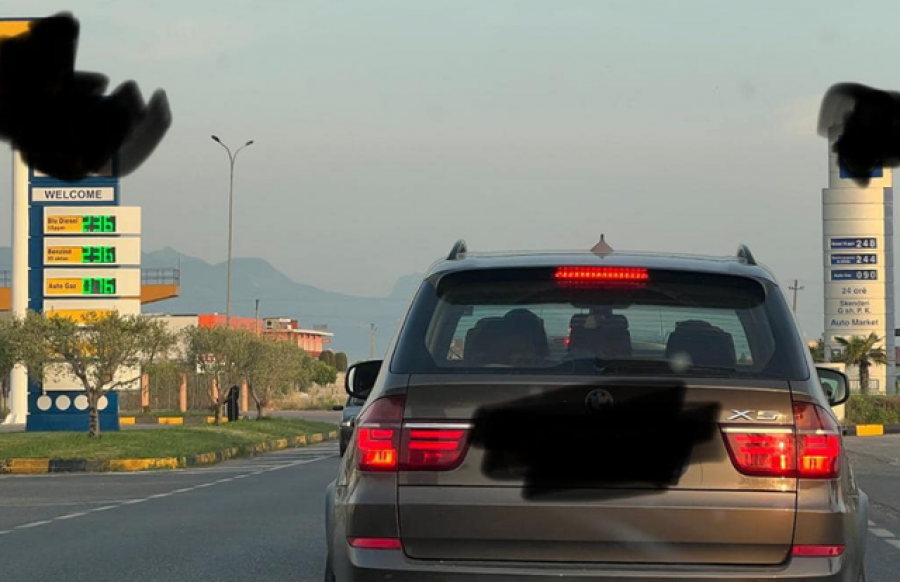 Gazetari nxjerr FOTO-n e çmimit të karburanteve: Bordi i qeverisë ta ‘fut’ dyshtas…
