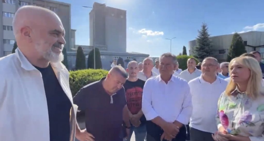 Rama jep lajmin: Do t’i heqim plotësisht tarifat doganore me Kosovën