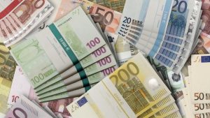 Pse Banka e Shqipërisë blen mbi 13 milionë Euro?