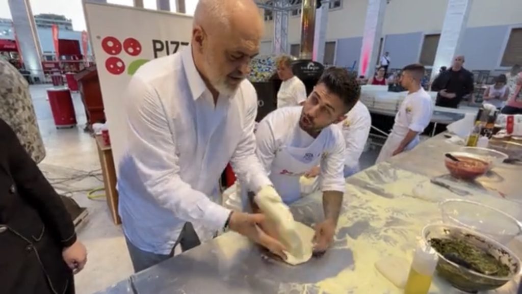 Rama: Fton qytetarët të hanë pica italiane …