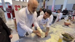 Rama: Fton qytetarët të hanë pica italiane …