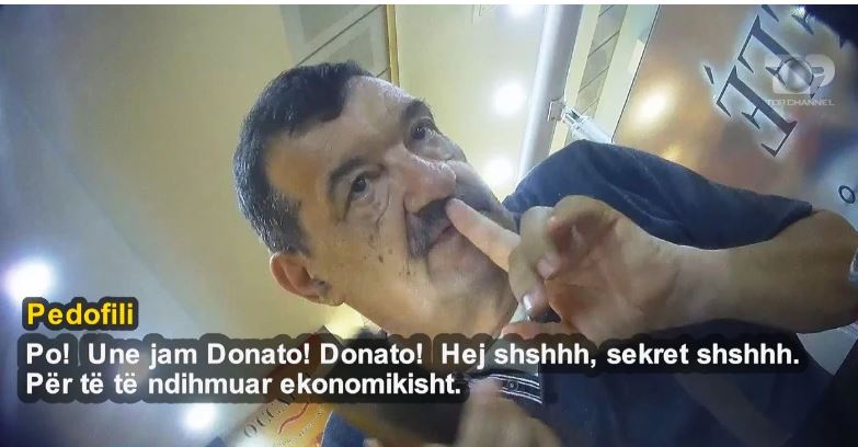 Zbulohet pedofili italian në Shqipëri, si e fut të miturën në banjo publike dhe…