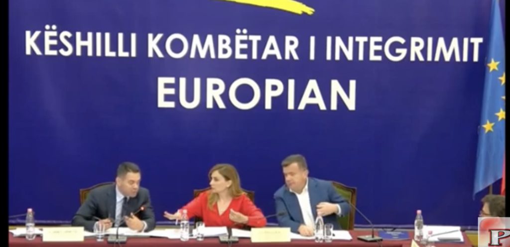 Sherri mes opozitës dhe PS në mbledhjen e Këshillit të Integrimit Europian, shpërthen Tabaku: Ule zërin aty, suleni…