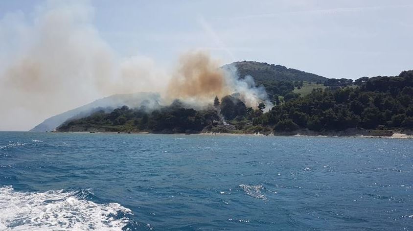 Berisha ngre alarmin: Ushtria në kolaps, oficerët madhorë punojnë pasdite nëpër restorante!