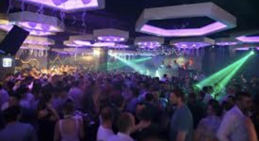 Rrethana të mistershme gjenden 17 të vdekur në një klub nate…