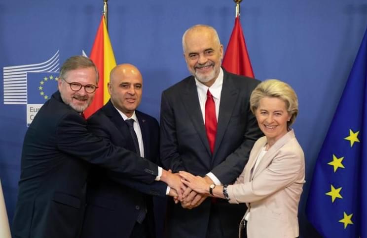 Von der Leyen: Ky është sukesi juaj! Ja çfarë do të përfitojë Shqiperia nga BE