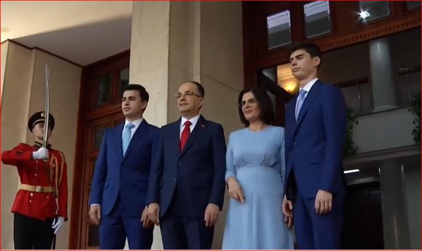 Presidenca zyrtarisht me “banorë” të rinj, familja e Presidentit Bajram Begaj hyn në godinë