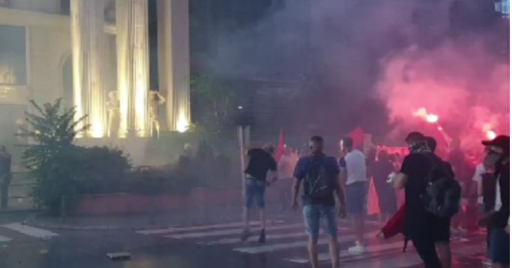 Potestuesit në Shkup  kundër propozimit francez