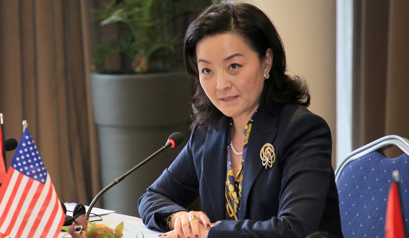 Ambasadorja Kim:  Mbështet nongradën britanike  ndaj pooitikanëve të korruptuar të Shqipërisë