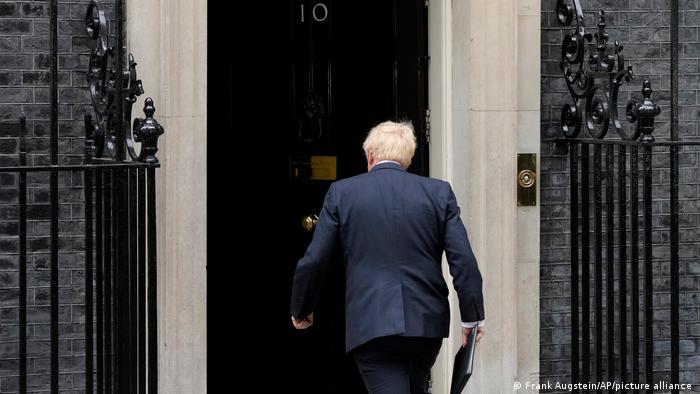DW: Pas tre vitesh të mbushura me skandale, Boris Johnson mbeti si një gënjeshtar, retushues dhe mohues