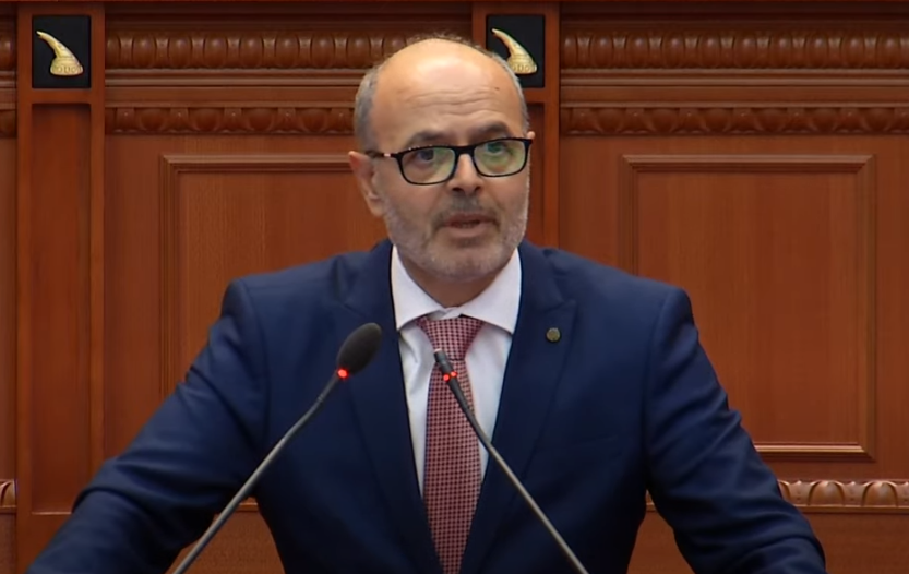 Deputeti i PS: Prokurimet në Shqipëri i bëjnë shtatzënë me pisllëkun