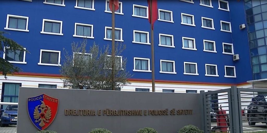 E rëndë  në Tiranë! Xhaxhai gjen të mbytur në liqen nipin 17 vjeç