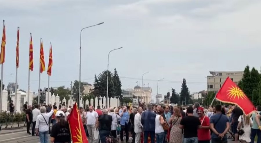 RMV/ Pritet votimi i propozimit francez